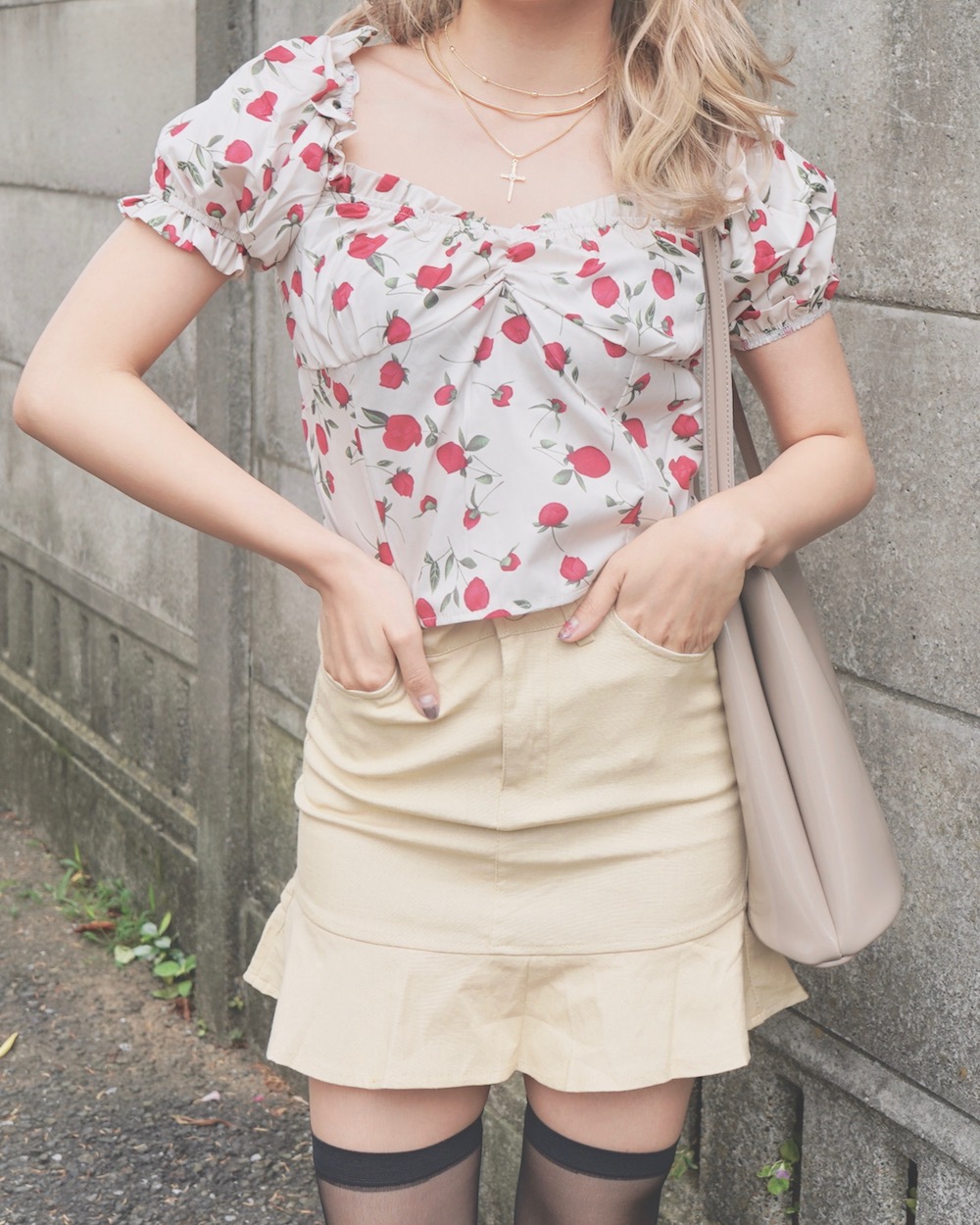 Tulip Puff Sleeve Tops（beige）
