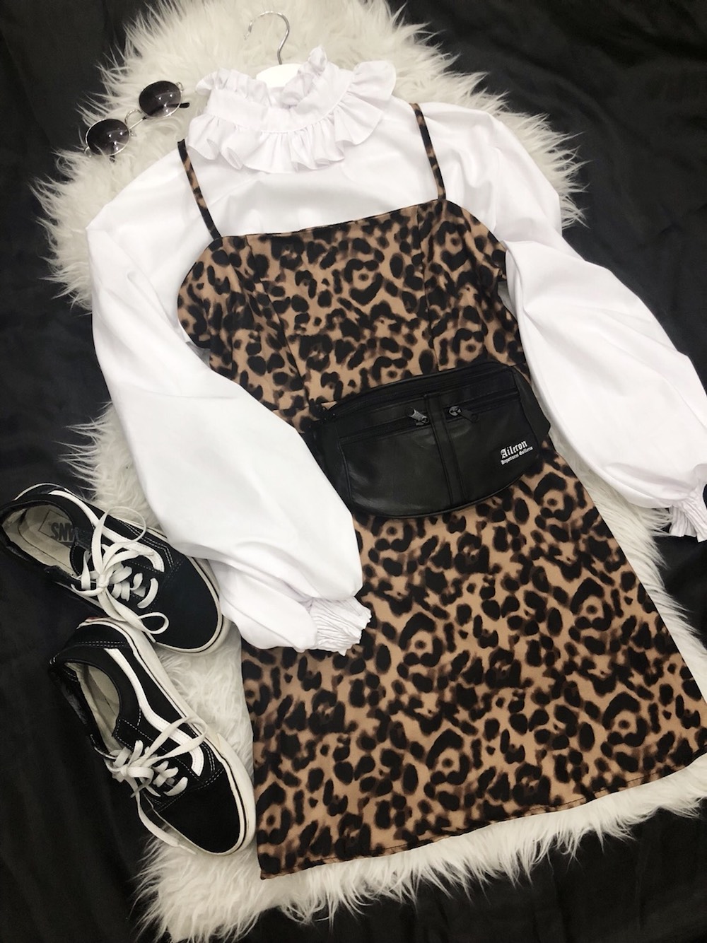 (全2色)FRILL-NECK BALLOON SLEEVE BLOUSE