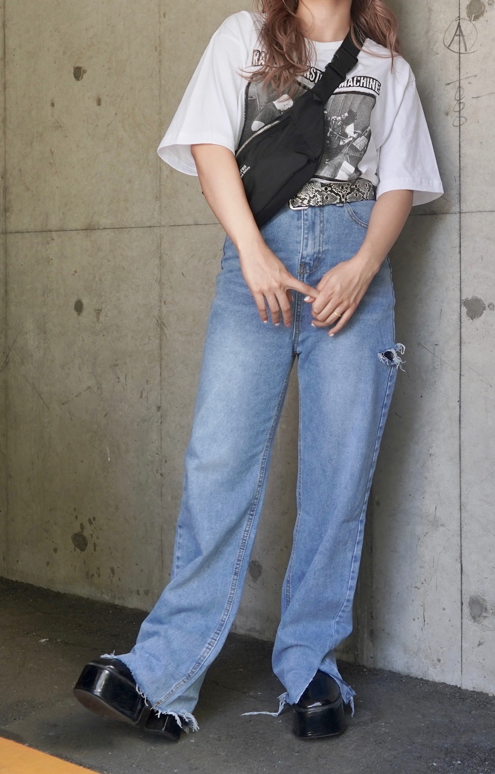 Point Cut High-waist Denim Pants (light blue)
