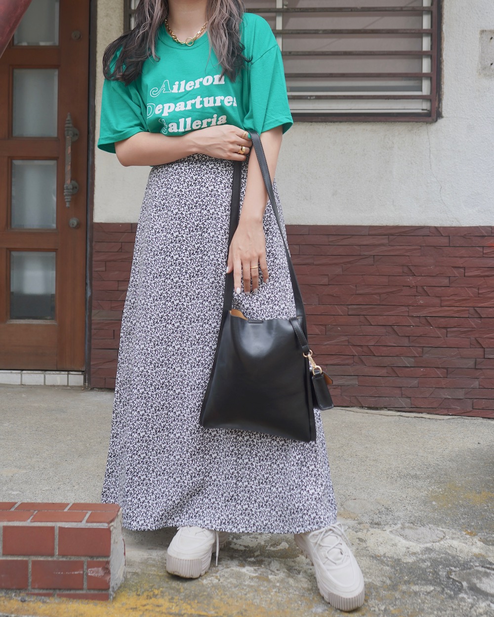 Monotone Flower Flare Long Skirt (white)