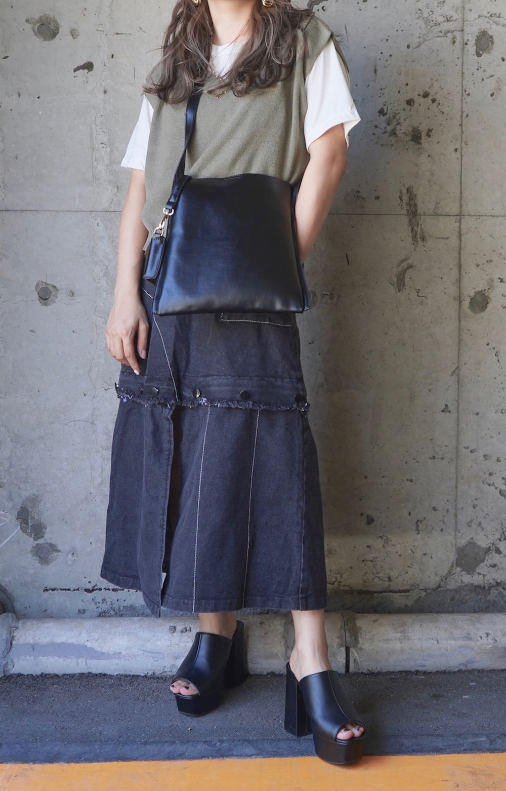 2way Switching Black Denim Skirt