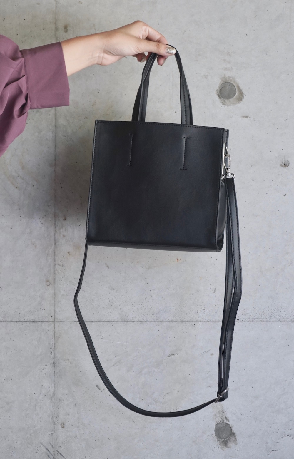 Leather Square Shoulder Bag  (black)