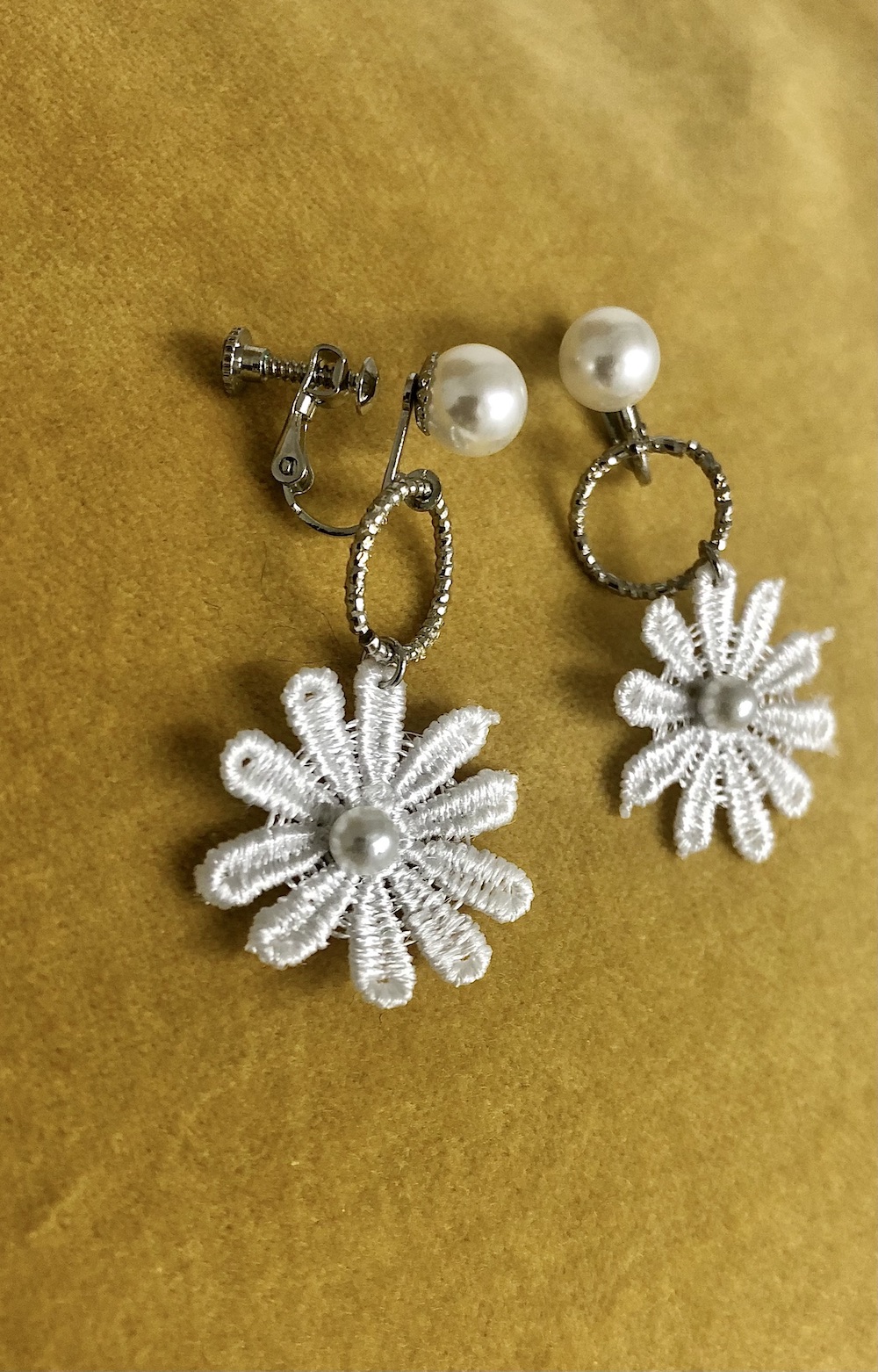 【handmade】pearl×embroidery flower earring（silver-white）