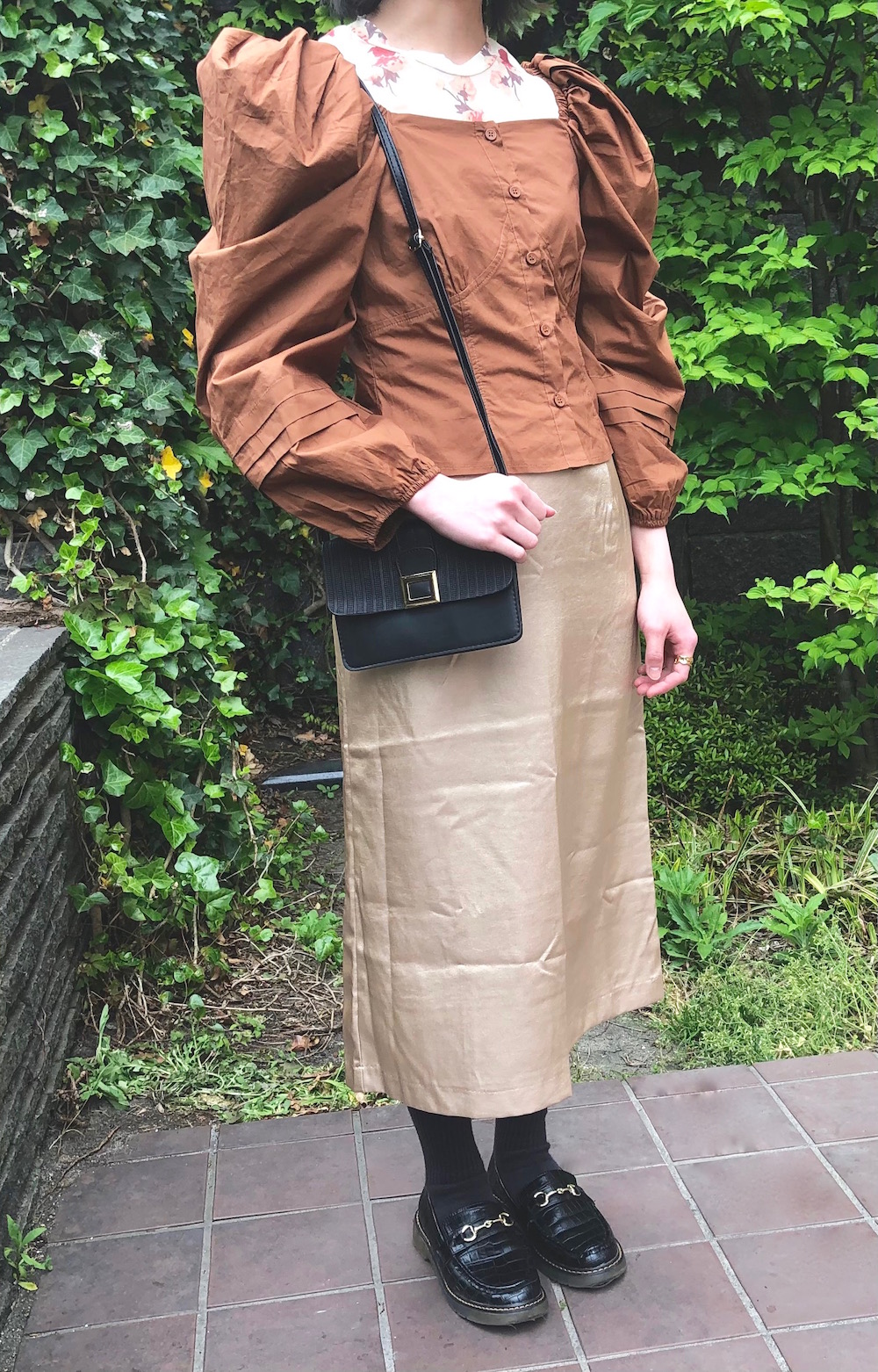 Puffshoulder Square Neck Tops (brown)