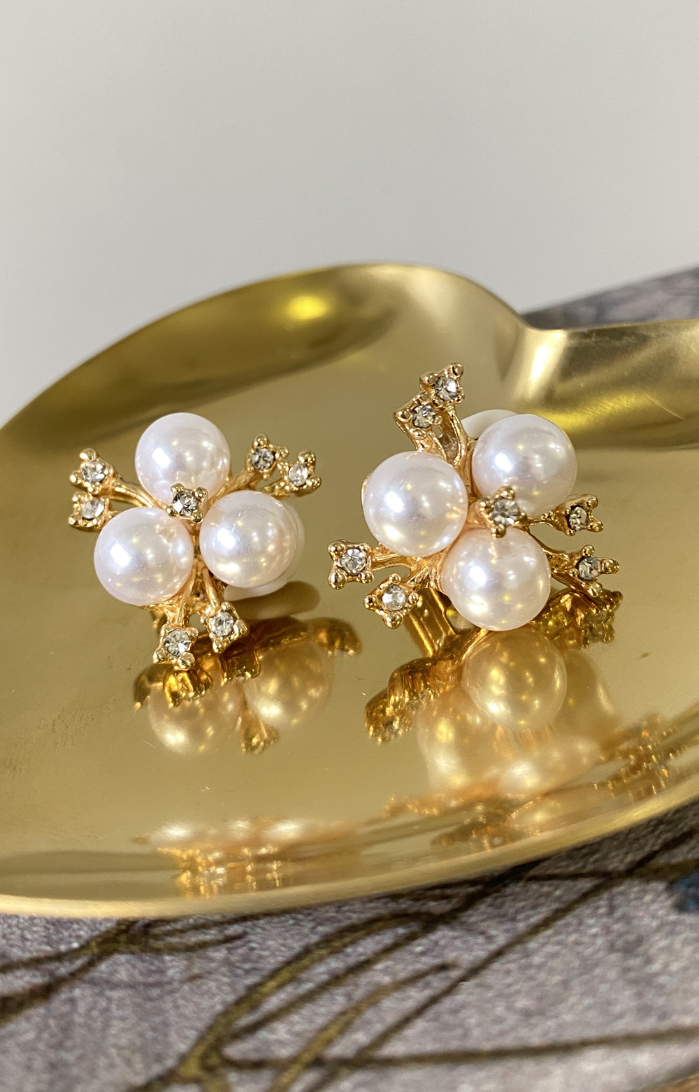 【handmade】pearl×rhinestone bouquet earring (gold-white pearl)