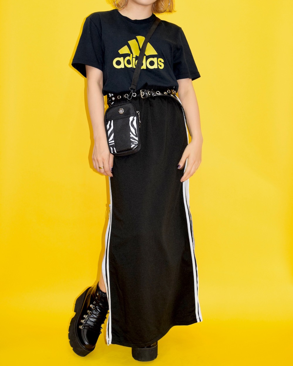 adidas PERFORMANCE LOGO TEE(BLK/YEL)