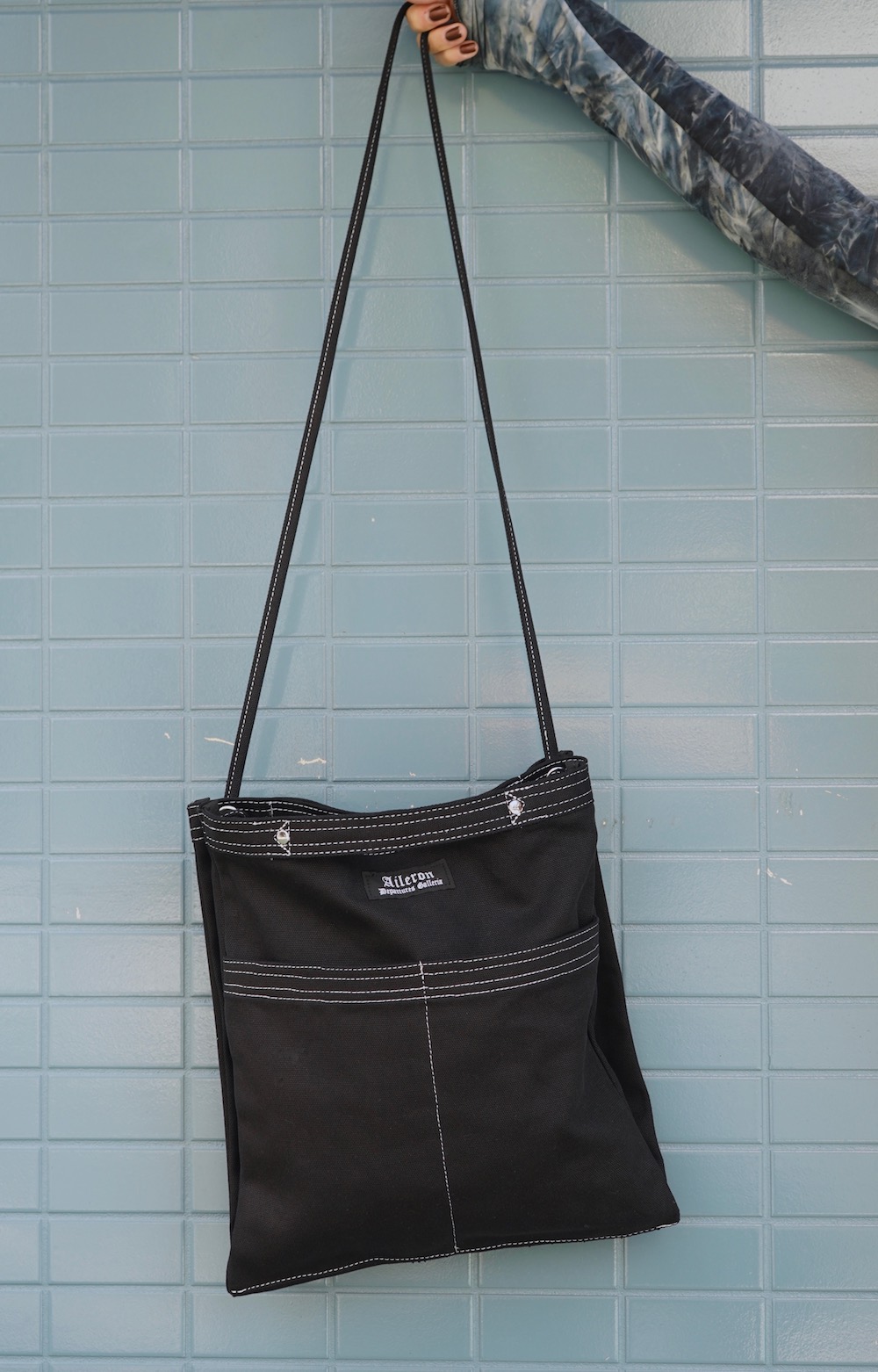 White Stitch Many Pocket Canvas Bag (black)