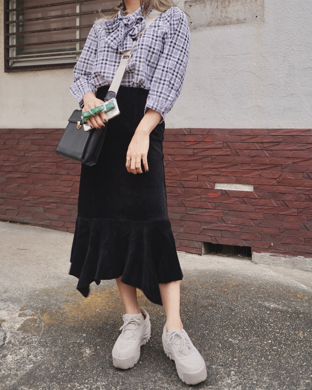 Corduroy Hem-Frill Mermaid Long Skirt (black)